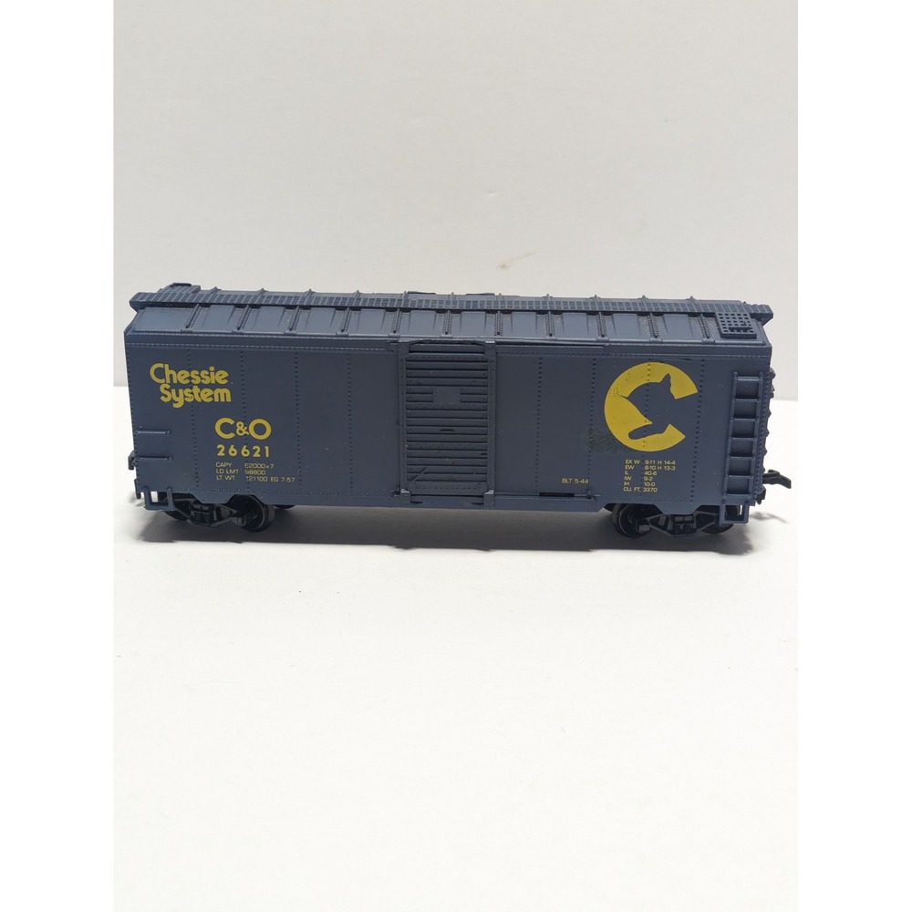 Life-Like Chessie System C&O 26621 HO Scale Blue Boxcar Train Model